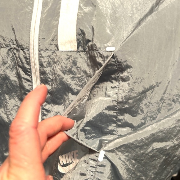 Nike Ladies Windbreaker Grey - Picture 9 of 10